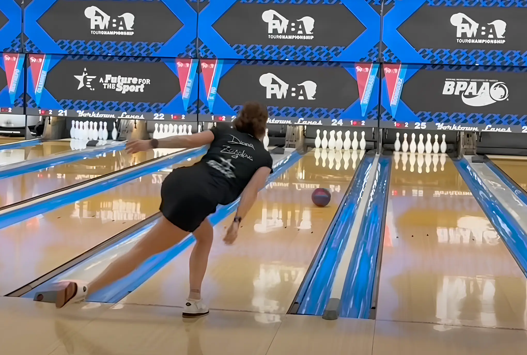 Diana Zavjalova Takes Early Lead at 2026 PWBA Tour Championship