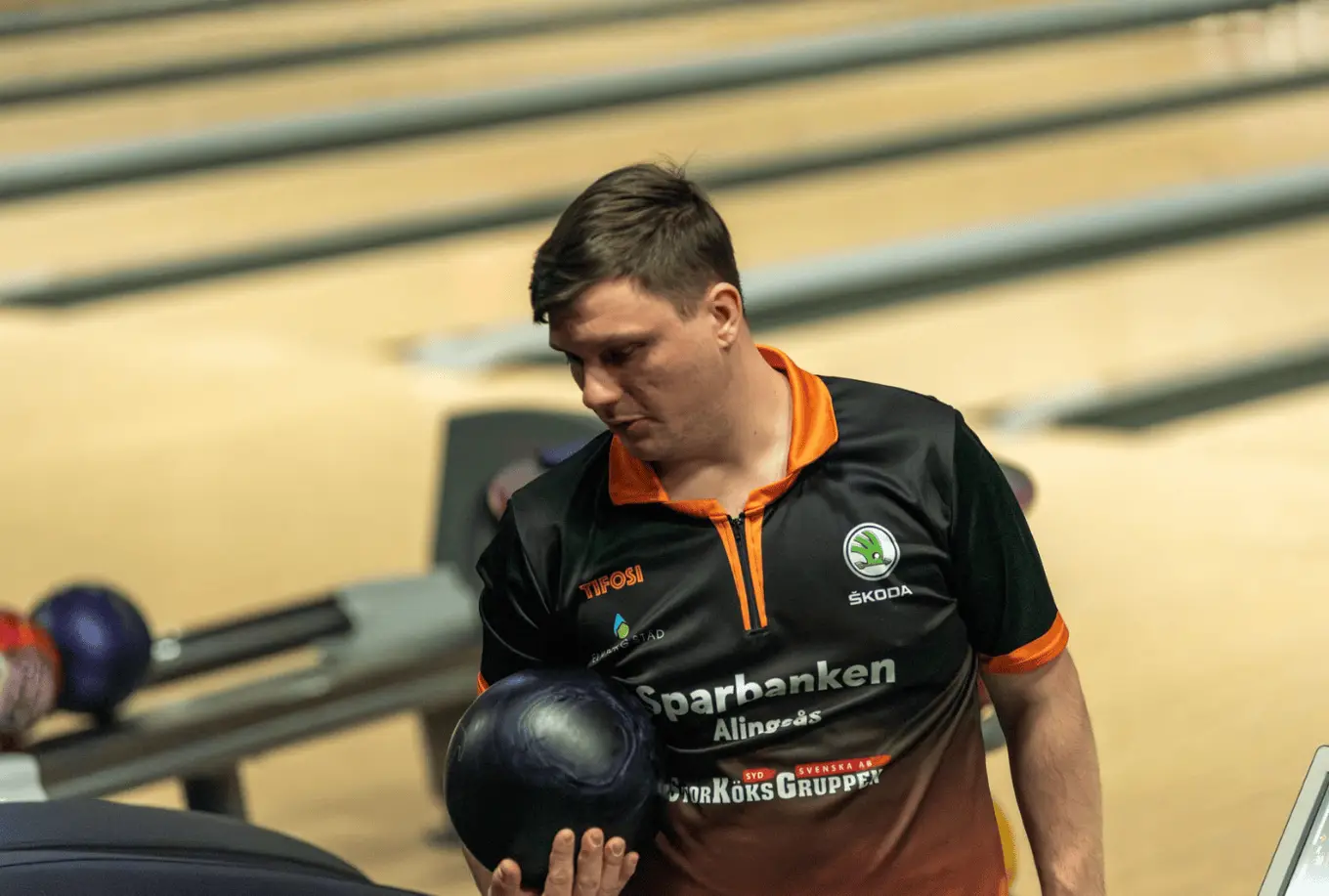 Emanuel Jonsson Takes Over the Lead at Brunswick Ballmaster Open Qualifiers