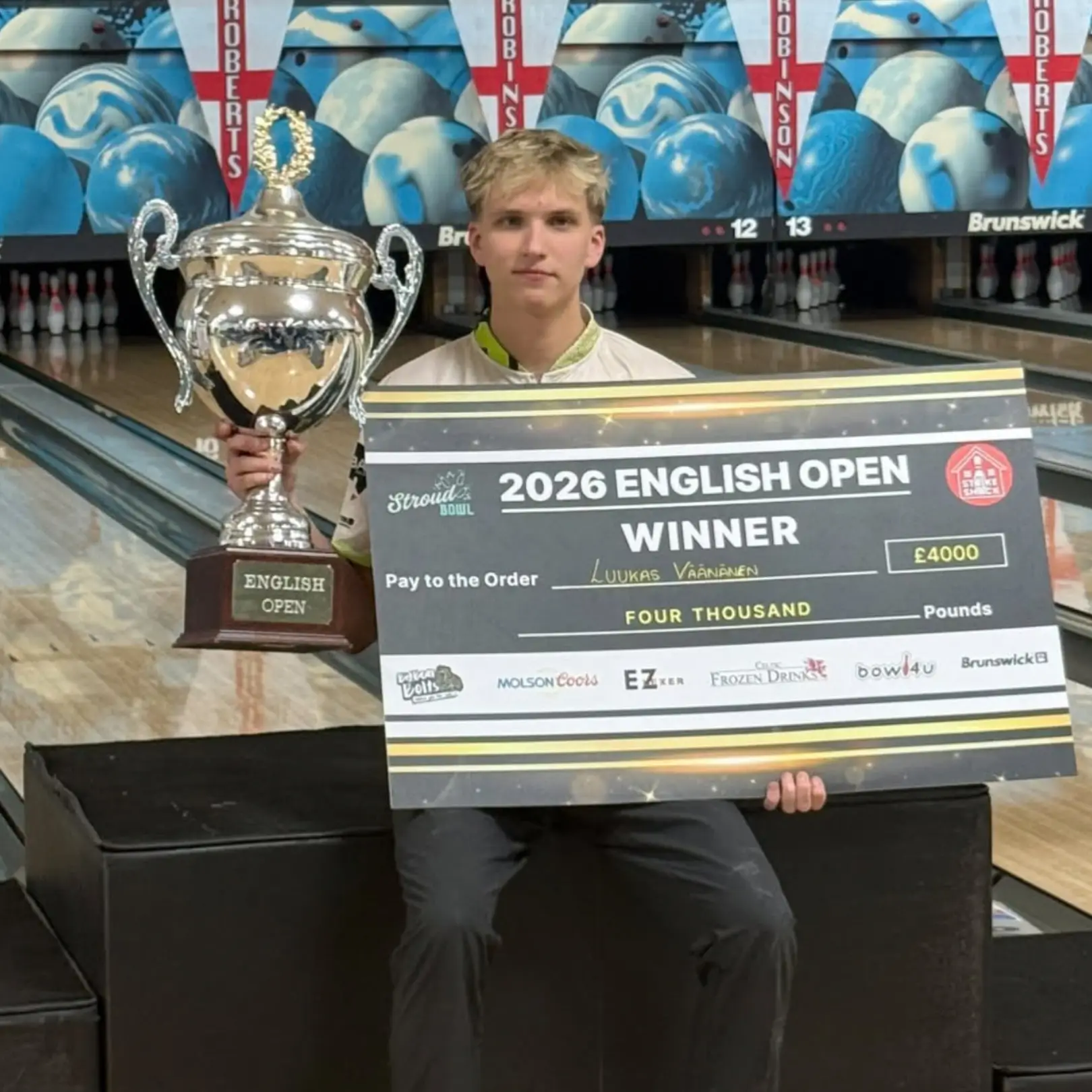 Luukas Väänänen bowling at the English Open 2026 at Stroud Bowl